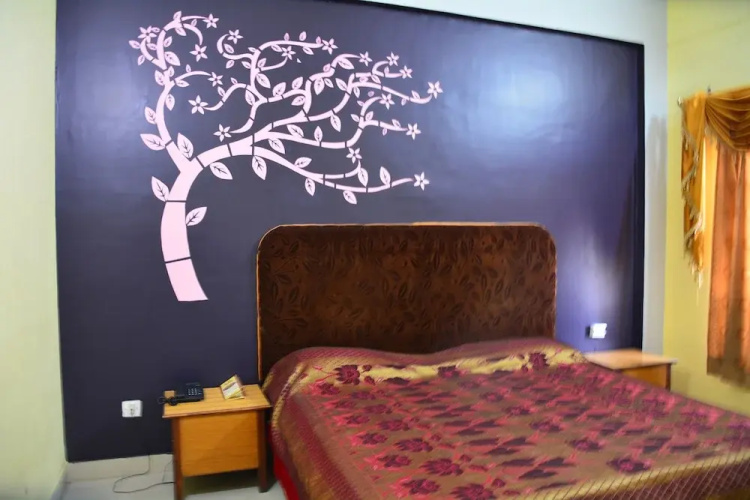 Mansarovar Hotel & Banquets