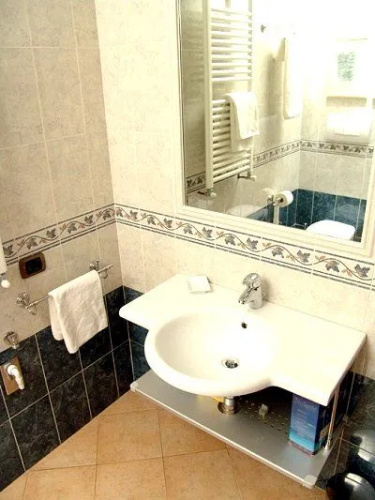 Crosti Apartments