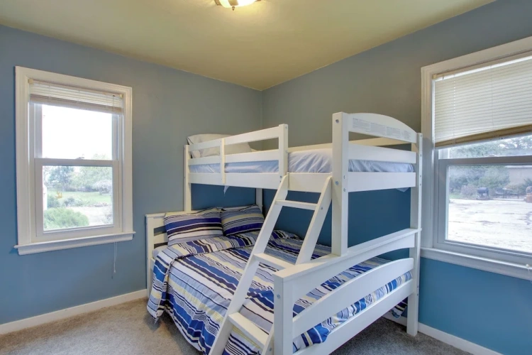 4 Bedrooms Cottage
