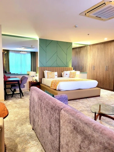 Deluxe Suite with balcony