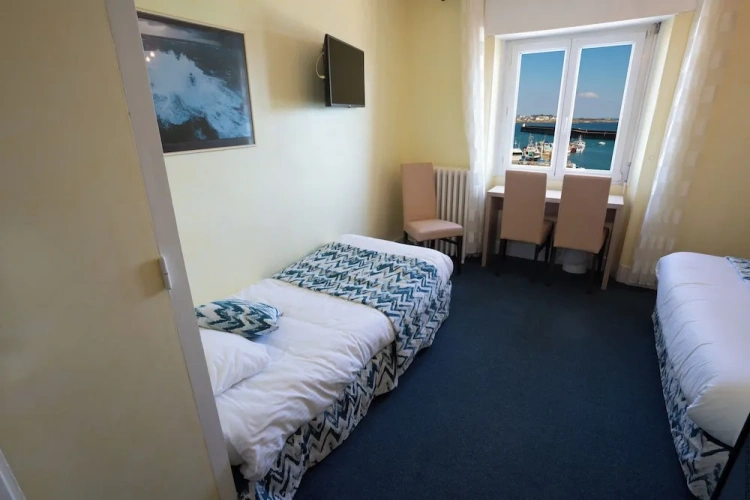 Standard Triple room with ocean view