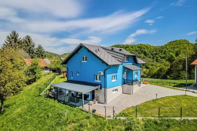 4 Bedrooms Family Cottage