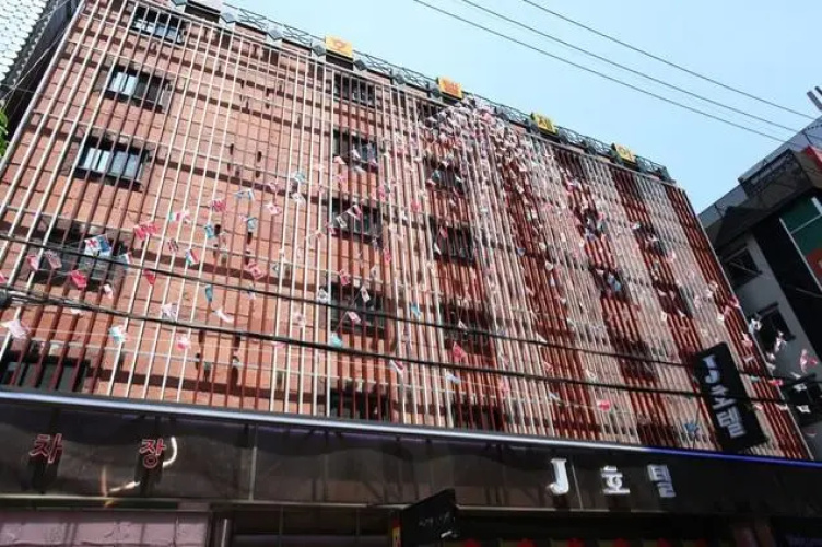 J Hotel