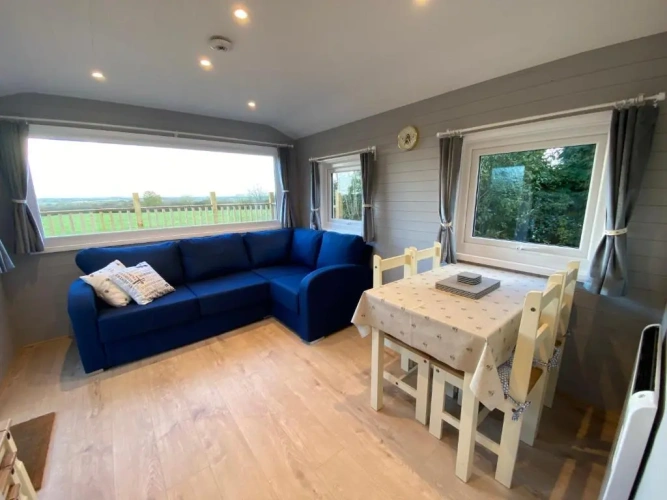 2 Bedrooms Cottage