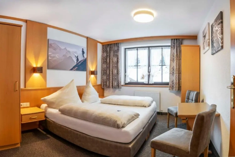 3 Bedrooms Apartment