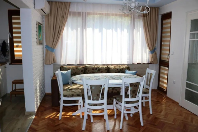Central Varna Apartment - Lets4Holiday