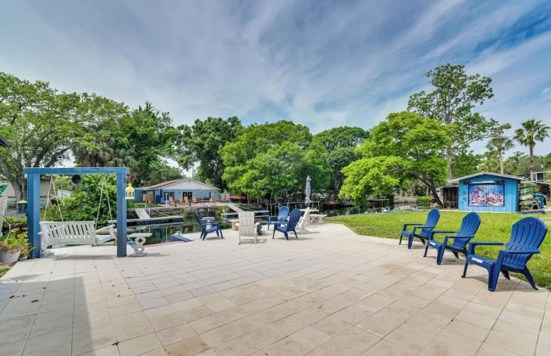 Waterfront Weeki Wachee Home w/ Fire Pit!