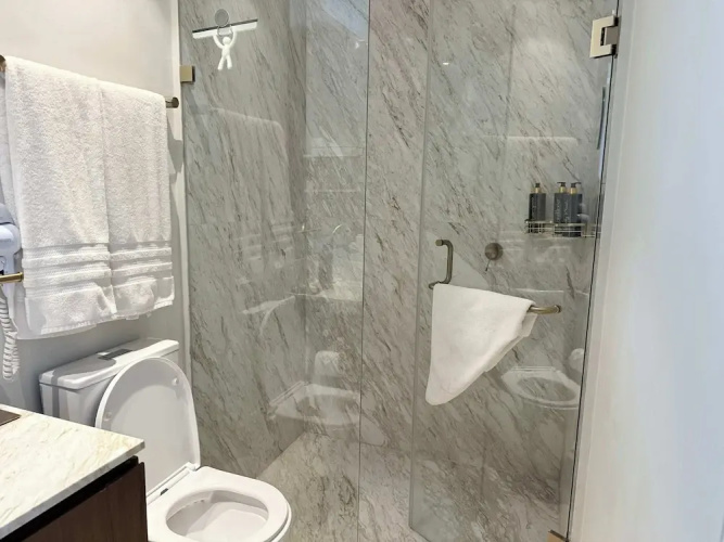 Luxury 2BR Bolongo Ocean View Private Beach