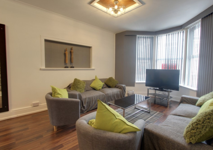 4 Bedrooms Triple Cottage
