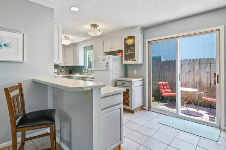 Beach Bungalow 700