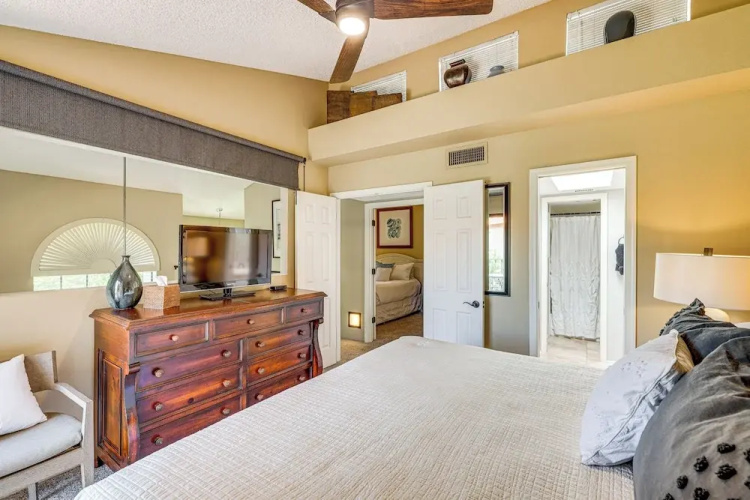 5 Mi to Hiking & Golf: Phoenix Gem w/ Pool Access