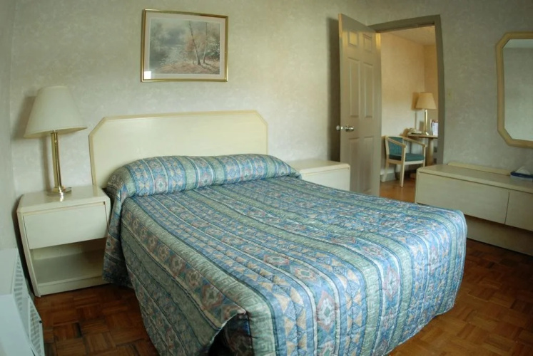 Falls Manor Resort