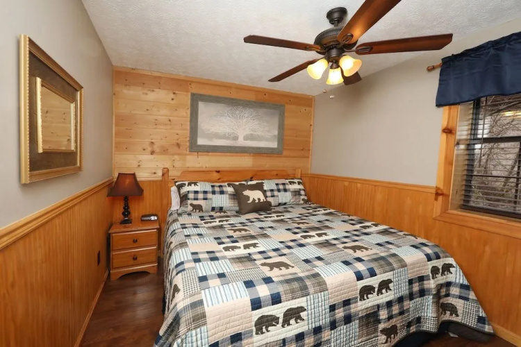 Just Hanging Out - Three Bedroom Cabin