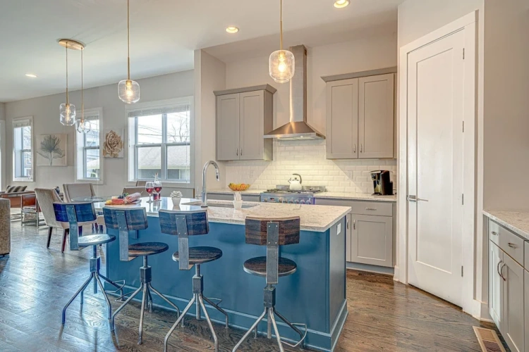 4 Bedrooms Cottage