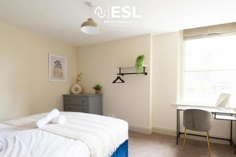 2 Bedrooms Apartment