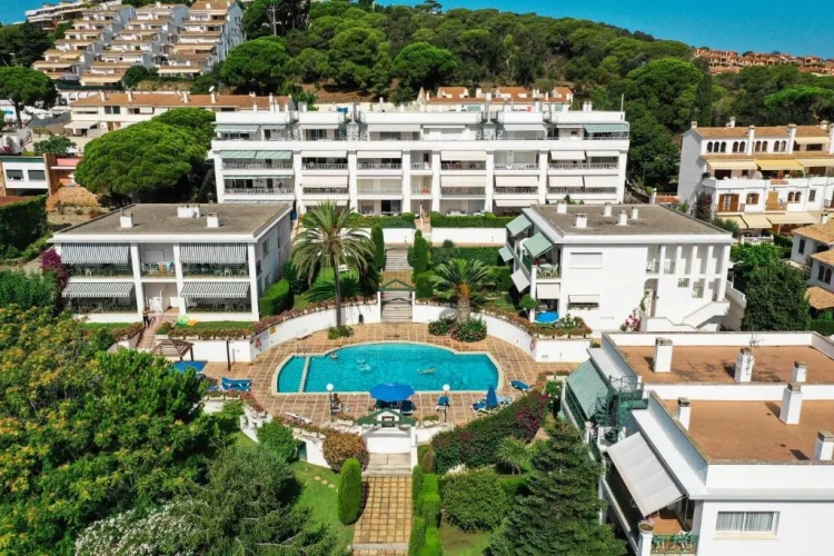 3 Bedrooms Apartment