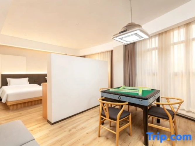 1 Bedroom Deluxe Attic Suite