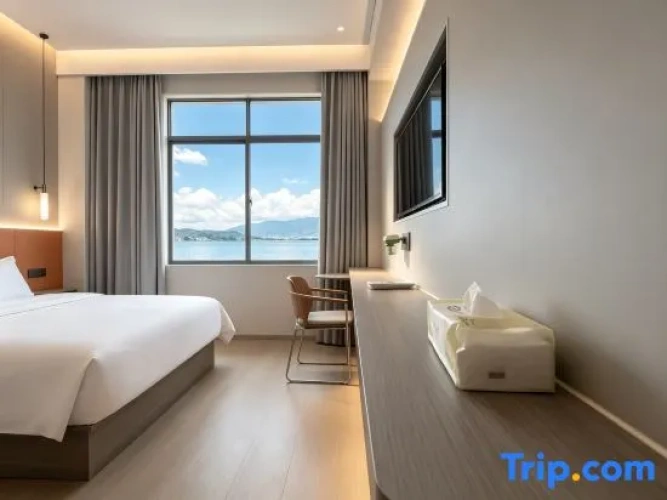 Standard Twin room with street view