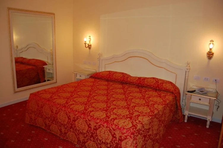 Standard room with pool view