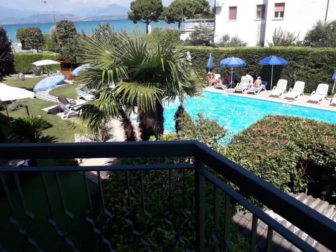 Standard Quadruple room with balcony and with lake view