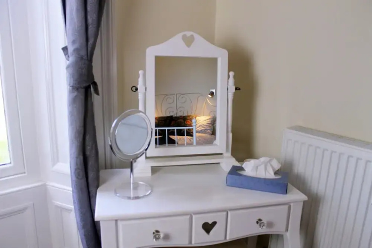 Silver Lining - Gilmore Place Apartment