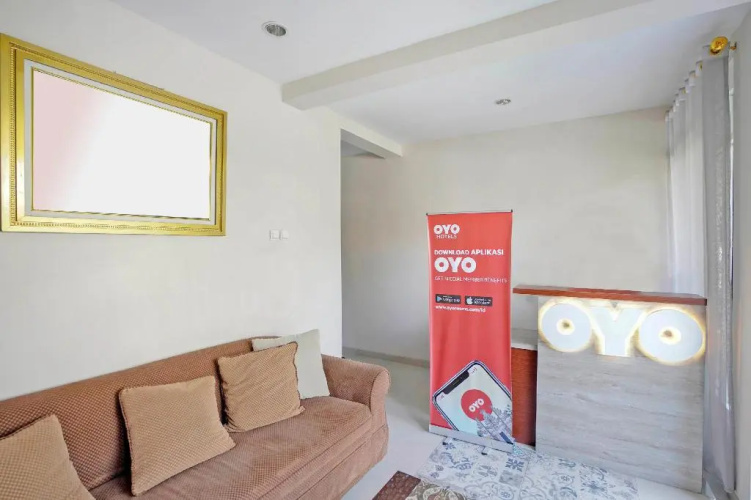 OYO 646 Kvinn Kostel