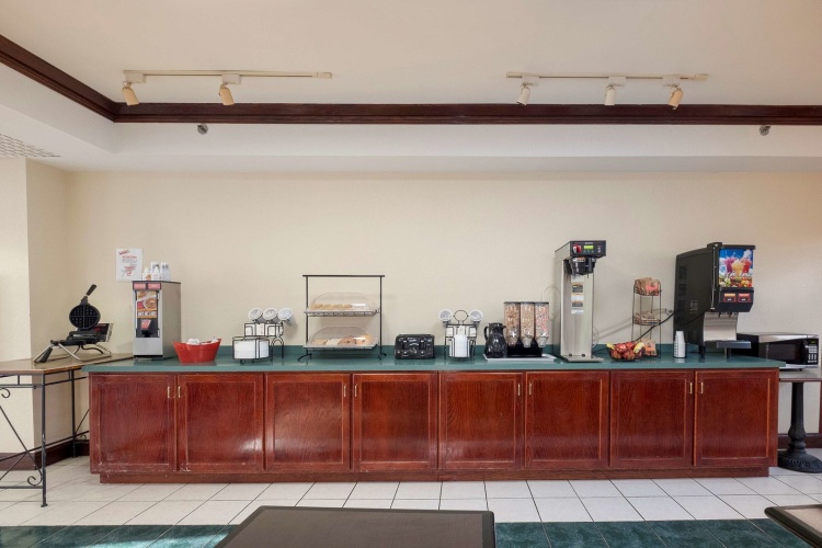 Red Roof Inn & Suites Newnan photo 23