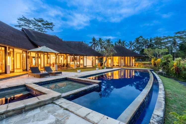 2 Bedrooms Villa