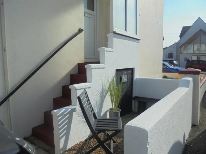 11B Beachside