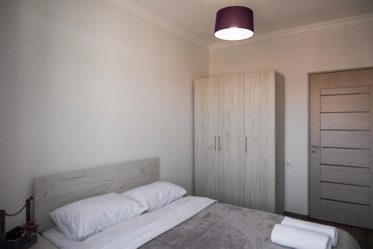 Bright apartment on 13th floor