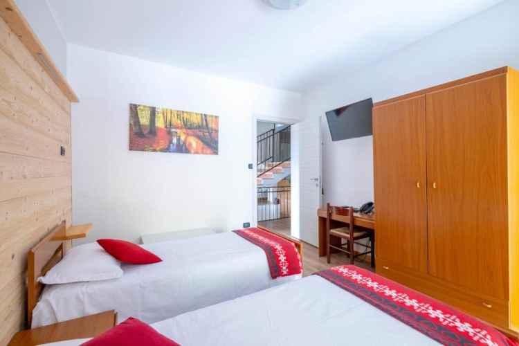 Standard Twin room with balcony
