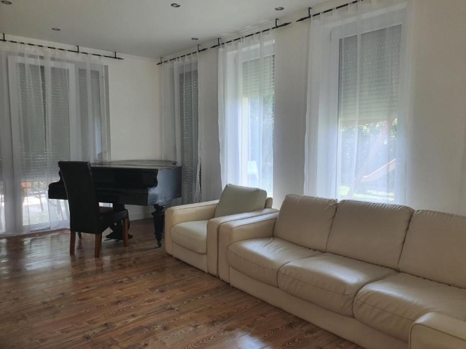 3 Bedrooms Apartment