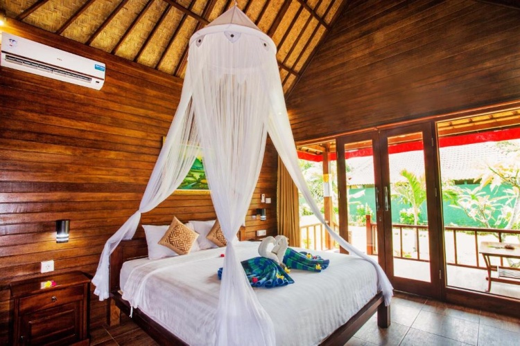 Deluxe Bungalow with balcony and with garden view