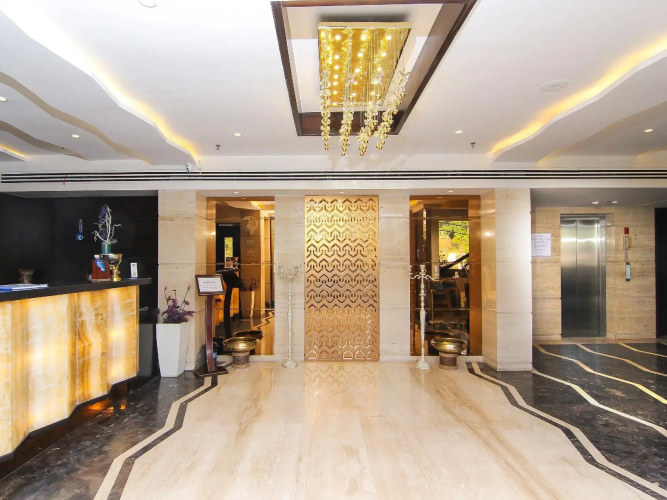 OYO 12496 Skyotel