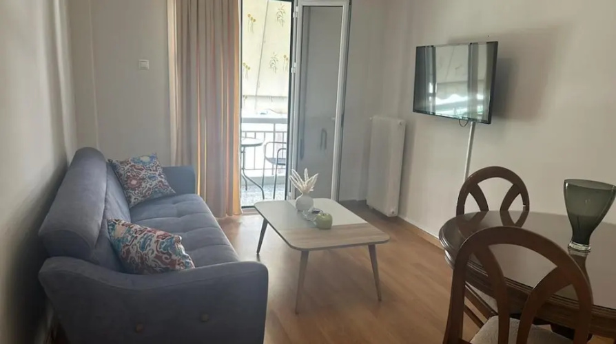 Apartment With Stunning Views - Sleeps 3 & Parking