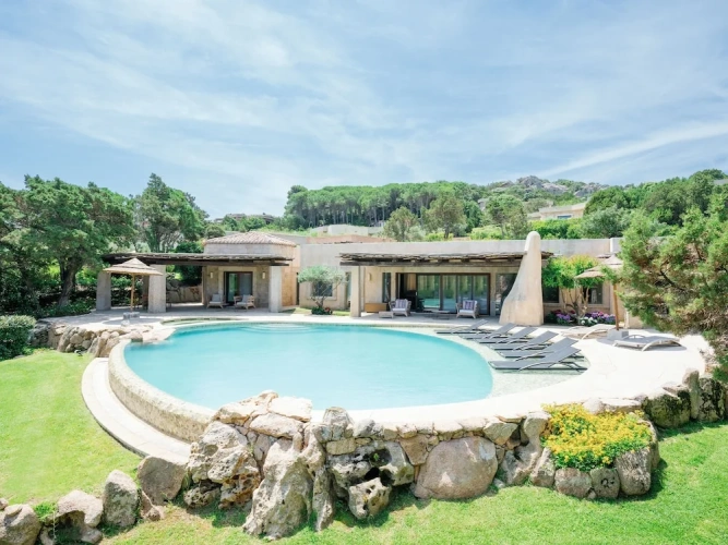 3 Bedrooms Beach Pool Villa