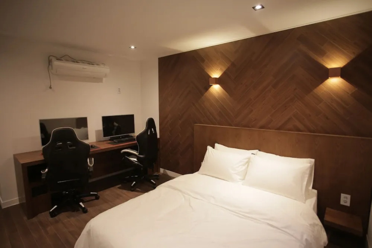 Hotel Seven Step