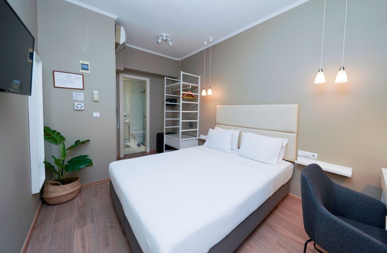 Double room with balcony and with city view