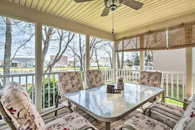 3 Mi to Bethany Beach: Gem w/ Deck & Pool Access