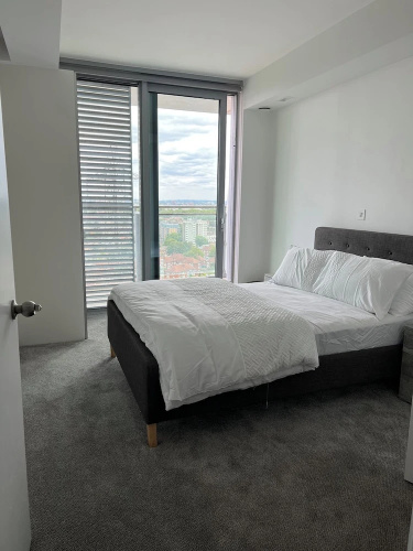 Delightfully Spacious Bright 2bedroom