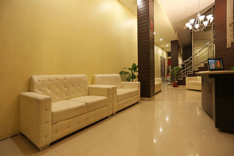 OYO 8983 Royal Inn