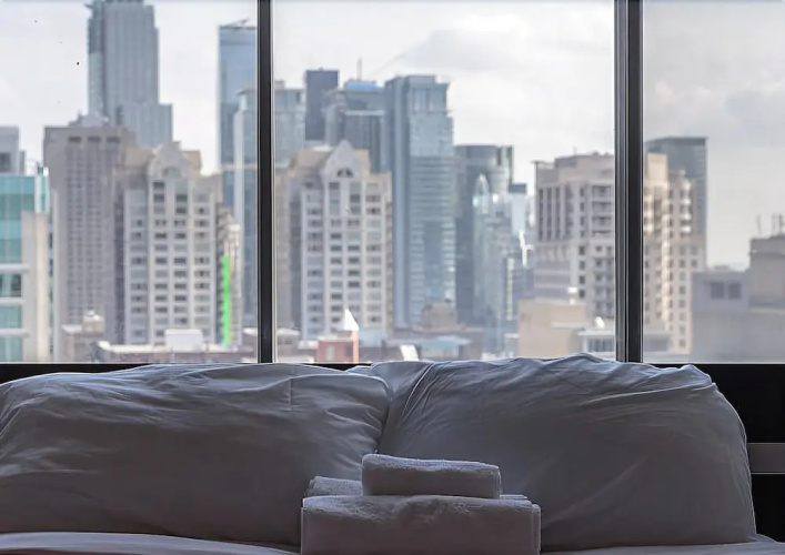Pristine 2BR with gym in Posh Downtown