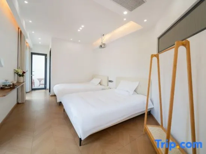 Standard Twin Family room with mountain view