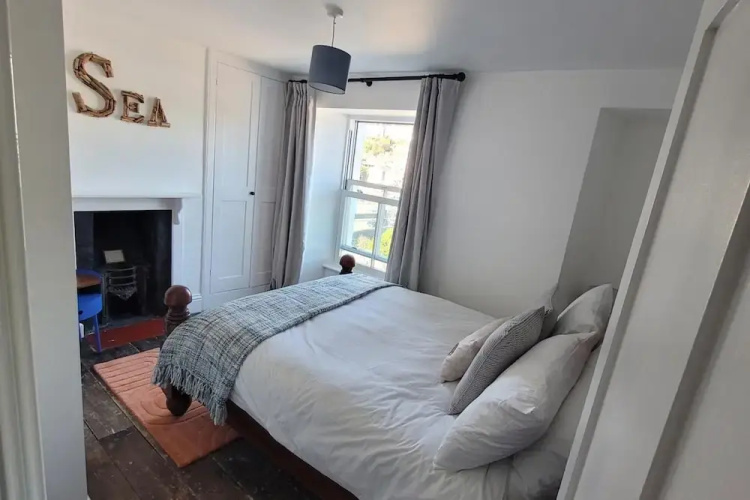 Seaside Escape at Looe Cottage