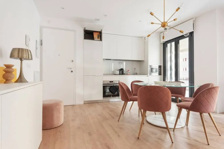 Incredible Design 2bedroom Apt, Sleeps 6 in Centro