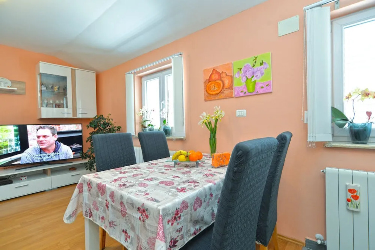 Apartment 1873