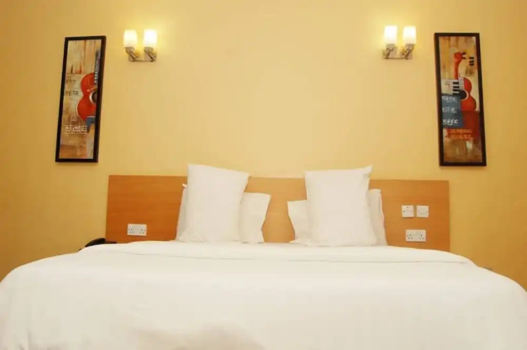 Kriscourt Hotel