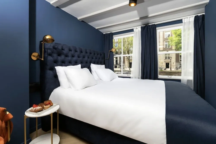 Double Suite with canal view