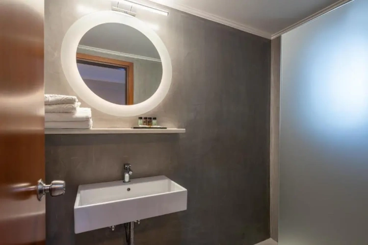 Standard Single room with street view