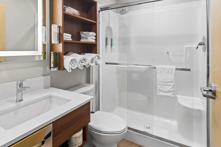 Microtel Inn & Suites By Wyndham Kelowna photo 11